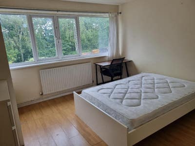 Tip-Top En-Suite Double Room &pound;650 Pm - Conniburrow Main Photo