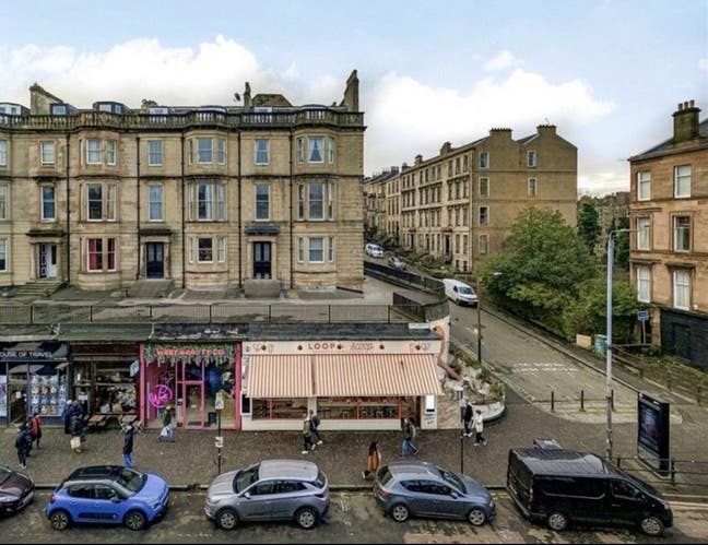 Small double  with great views & communal space Main Photo