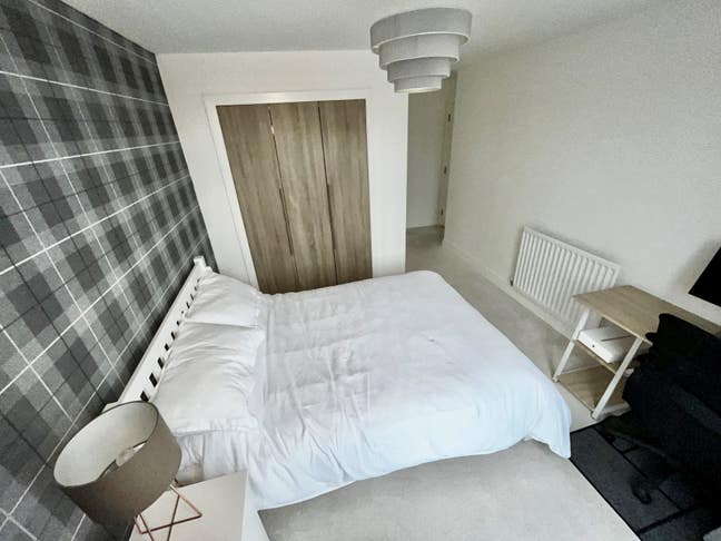 Spare Room to rent - short term Main Photo