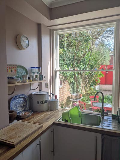 Cosy Double Room in KIngsdown Garden Flat Main Photo