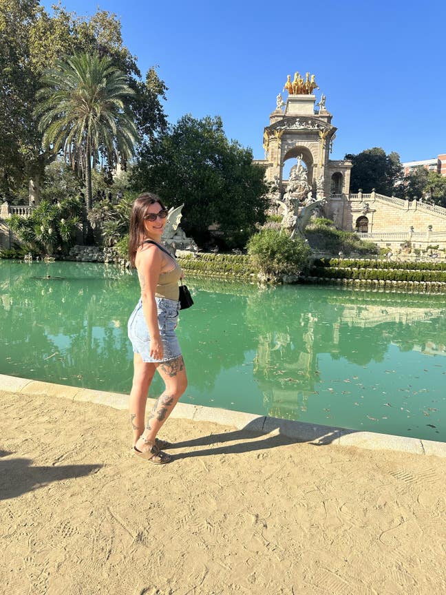 looking for a flat /studio Main Photo