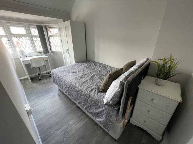 Naturally Light Rooms, in This Very Sociable House Main Photo