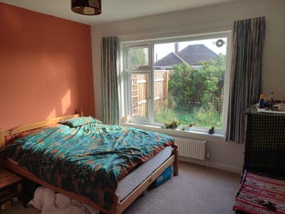 Spare room for rent Main Photo