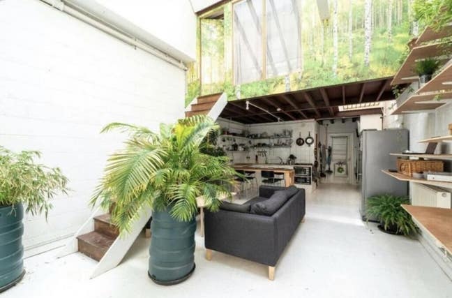 Cosy & Airy Warehouse Room in Tottenham Hale Main Photo