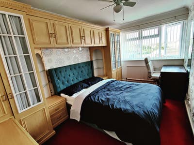 Double Room in a quiet residential area  Main Photo