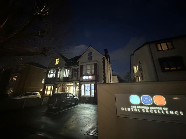 Large room moments from train station  Main Photo