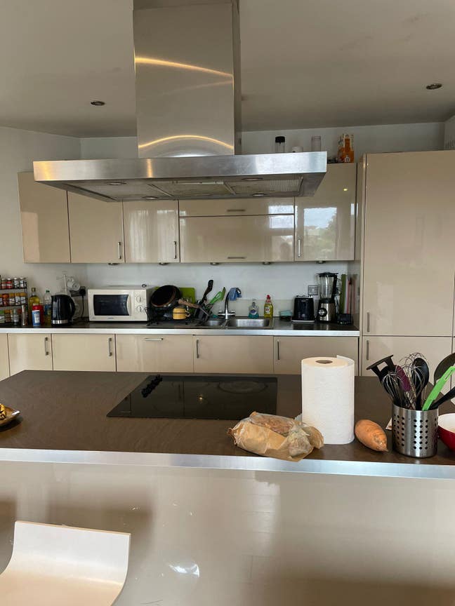 Double bed in Surrey Quays Main Photo