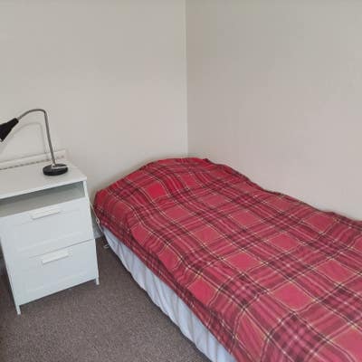 Double room to rent in quiet area Main Photo