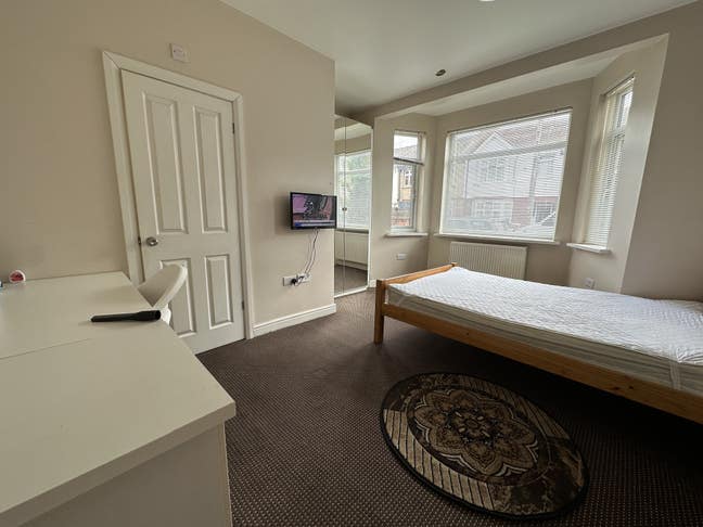 En-suite Double Room – All Bills Included Main Photo