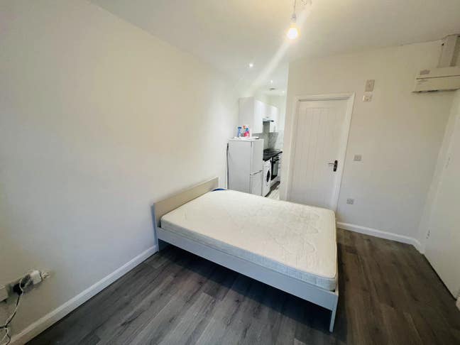 Newly Done Studio Flat in Walthamstow -AVA 1ST OCT Main Photo
