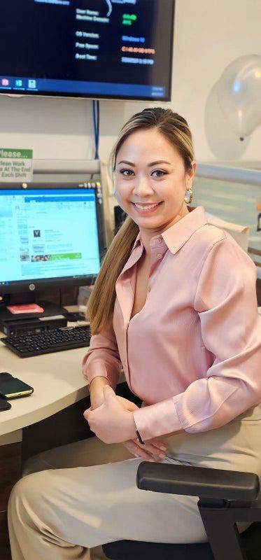I am a professional female aged 38. I am look... Main Photo