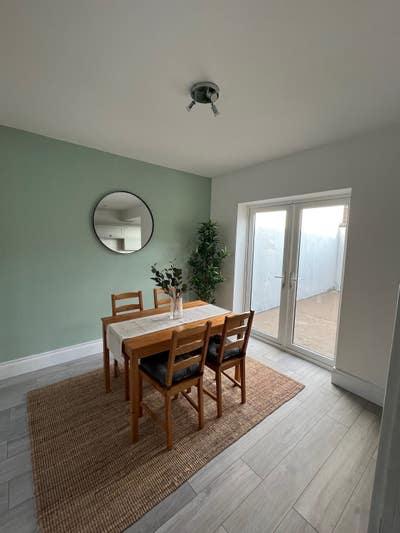 Ravenhill Double room in 2 bedroom modern property Main Photo