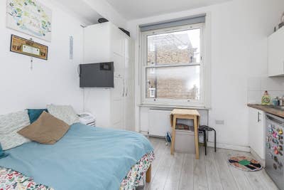 Earl's Court Studio Flat - Bills Included Main Photo