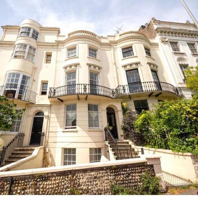 Bright and airy one bedroom flat with balcony. Main Photo