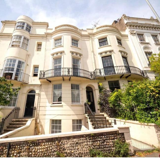 Bright and airy one bedroom flat with balcony. Main Photo