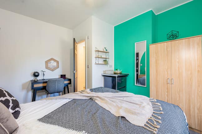 Smart Double Ensuite Room with Private Entrance 🚪 Main Photo