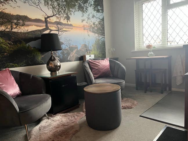 Beautiful suite/Annex flatlet available BH11 9UB Main Photo