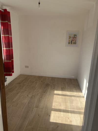 Single Room Main Photo