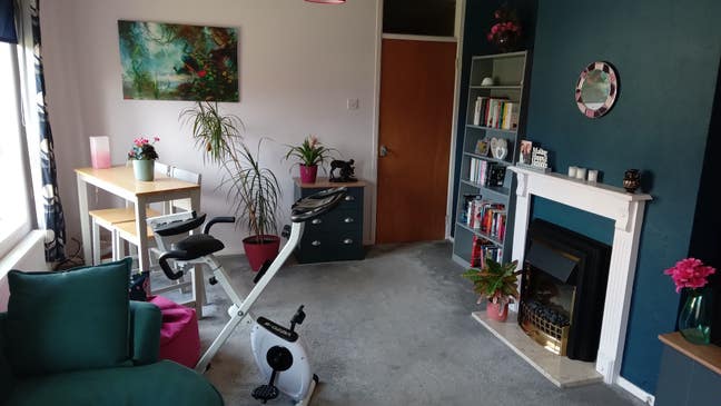 Nice room available soon single/ couples  Main Photo