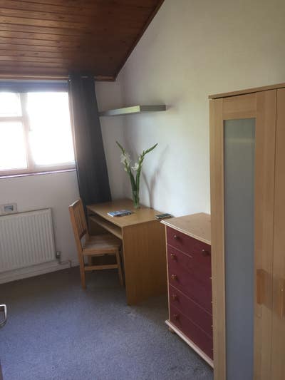 Sunny room in Clapham Common  in a quiet  house Main Photo