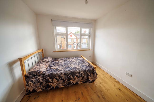 Large bright double room Bush Hill Park - All incl Main Photo