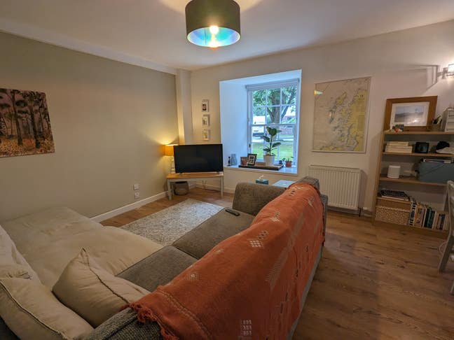 Well sized room available in homely flat Main Photo