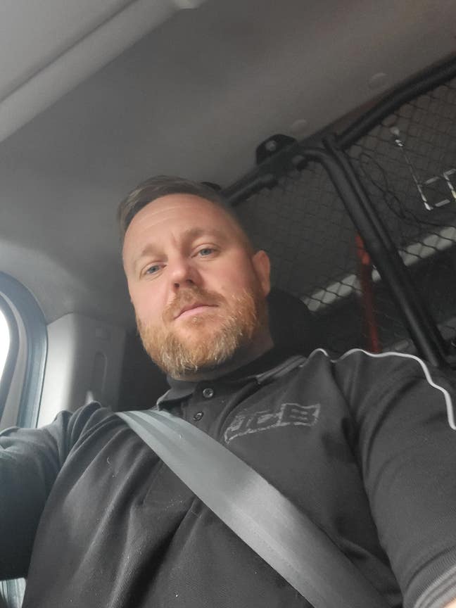 I'm a 39 year old professional in the telecom... Main Photo