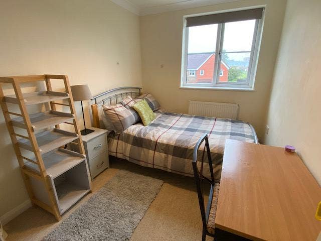  Cosy double room, share bath/shower with 1 other Main Photo