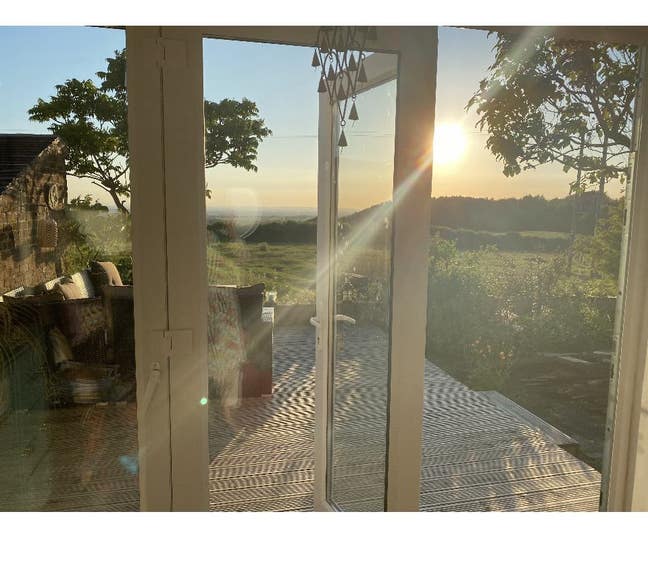 Healing room with stunning views Main Photo
