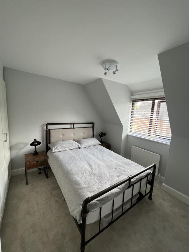 Double Room in newly renovated home Main Photo