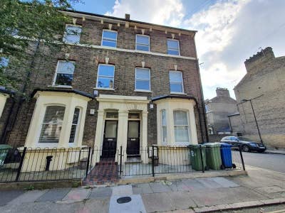 Spacious double bedroom in 4-bed house near E&C Main Photo