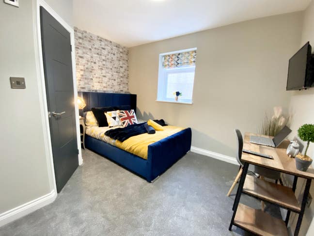 Beautiful ensuite room,  centrally located +garden Main Photo