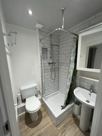 Newly refurbished Ensuite Double Bedroom Main Photo