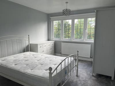 Bedroom for Rent in Refurbished North London Home Main Photo