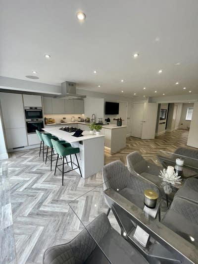 Large Double Bedroom + Ensuite room available  Main Photo