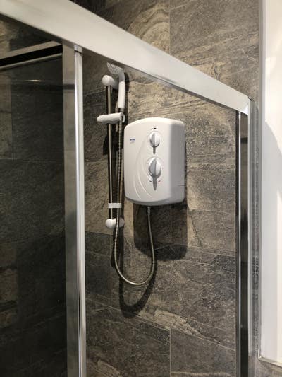 Must see house walking distance from campus Main Photo