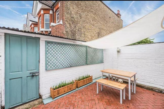 Large double room available in SW18 Main Photo