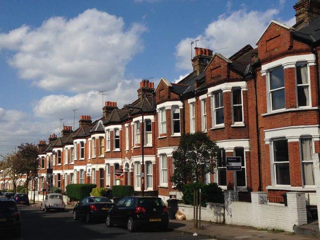 Large 1 bed flat with garden (dog not included) Main Photo
