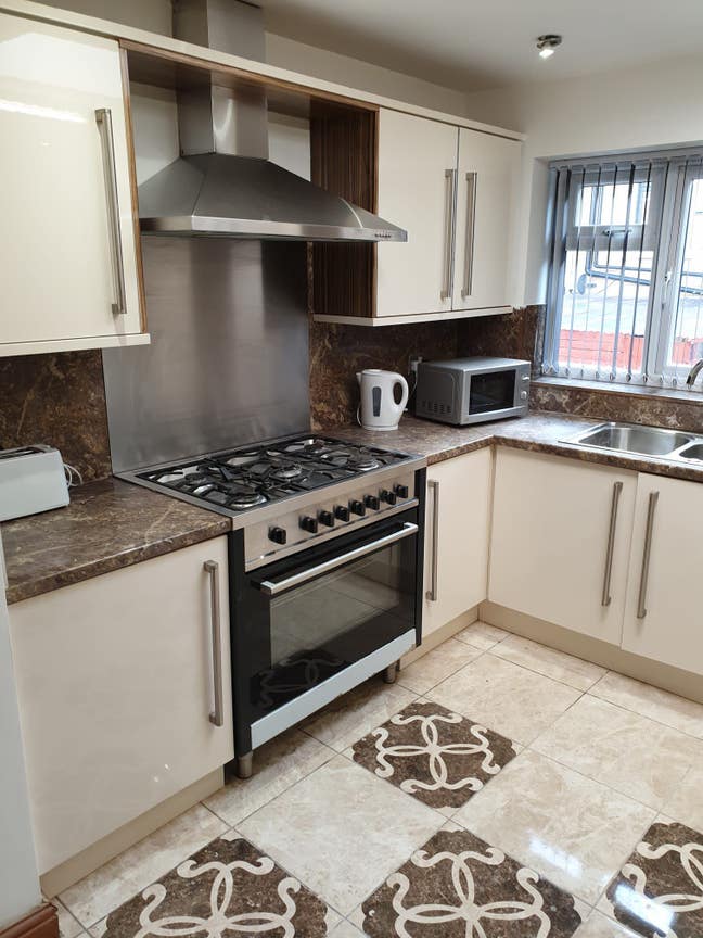 Ensuite Room in Grantham Terrace-Av-NOW Main Photo