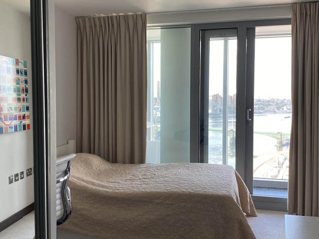 Double Bedroom within  luxury riverside apartment Main Photo