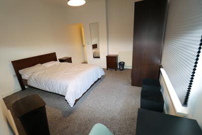 1 Double En Suite Room in 3 Bed Flat! L4 Area! Main Photo