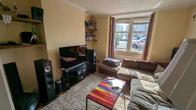 Double room available in Victorian terrace  Main Photo