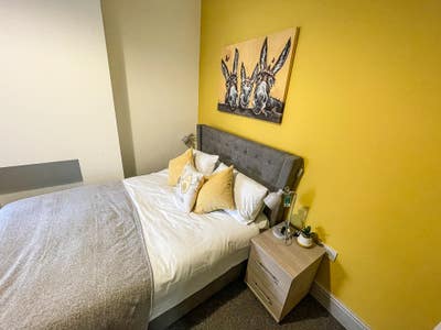 Stunning Shared House on Welholme Road! Main Photo