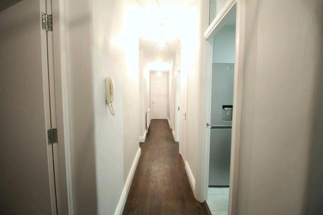 Large double room in friendly female SW17 flat Main Photo