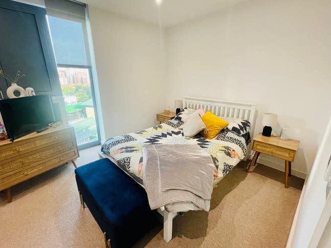 MON-FRI: Double room near Battersea Power Station Main Photo