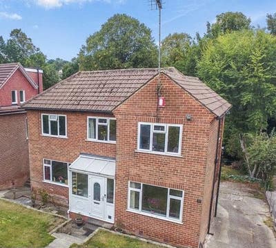 Young professional room large house Chapel A Main Photo