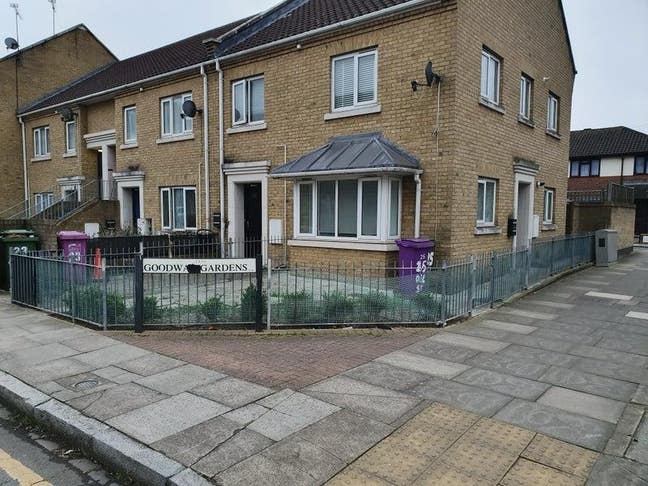 Double Room in an amazing maisonette in Poplar Main Photo
