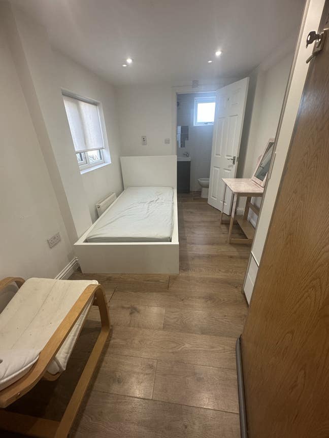 Single En-Suite Room in Wellingborough Main Photo