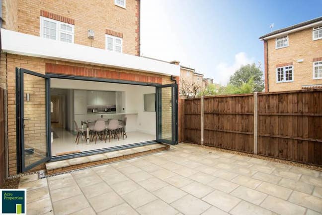 Double room in ALL inc prof/share w/garden+WiFis Main Photo