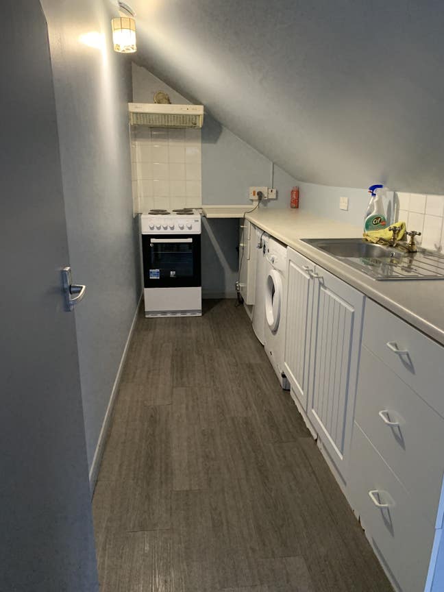 Flat 2 Rooms London Save on Bills Southgate Tube  Main Photo